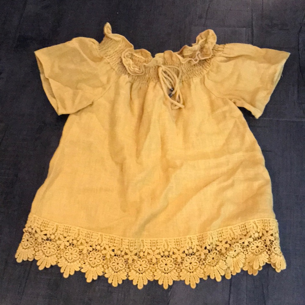 Yellow fall off the shoulder top